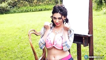 Claudia Marie's fans appeared in droves when the bodaciously-built Tit-an debuted at SCORELAND.