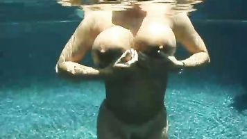 96 SCORE, then proved that the best can get even better when she unveiled her spectacular boob growth spurt in 1999. 2