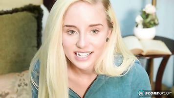 Fix-it Tom is summoned to the home of the extremely well-built Vicky Soleil, a newcomer to SCORELAND. 2